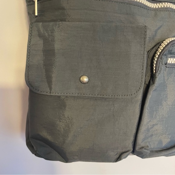 Baggallini Gray Nylon Zip Entry Crossbody Bag Travel Pockets Lightweight Purse - Picture 6 of 11